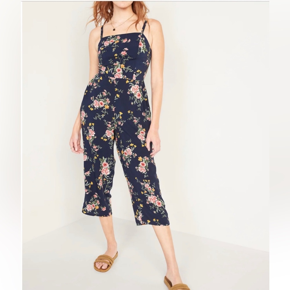 New with tags Old Navy Navy Floral Jumpsuit With Pockets Size Small